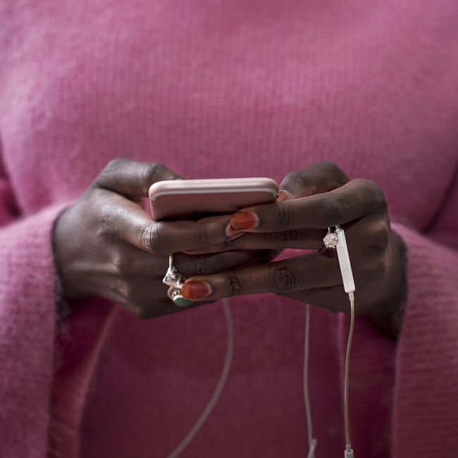 woman typing on a cellphone