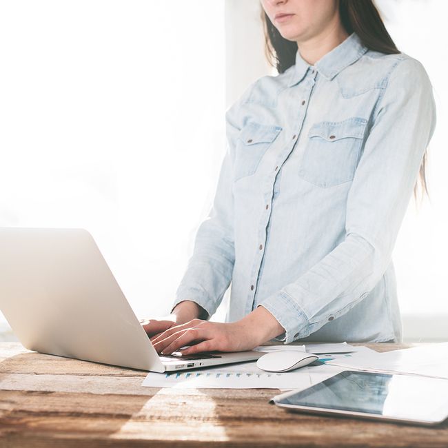using a standing desk to get abs