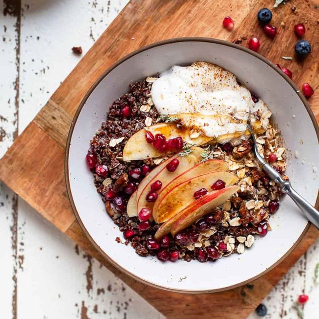 Apple-Cinnamon-Breakfast-Grain-Bowl-vegan
